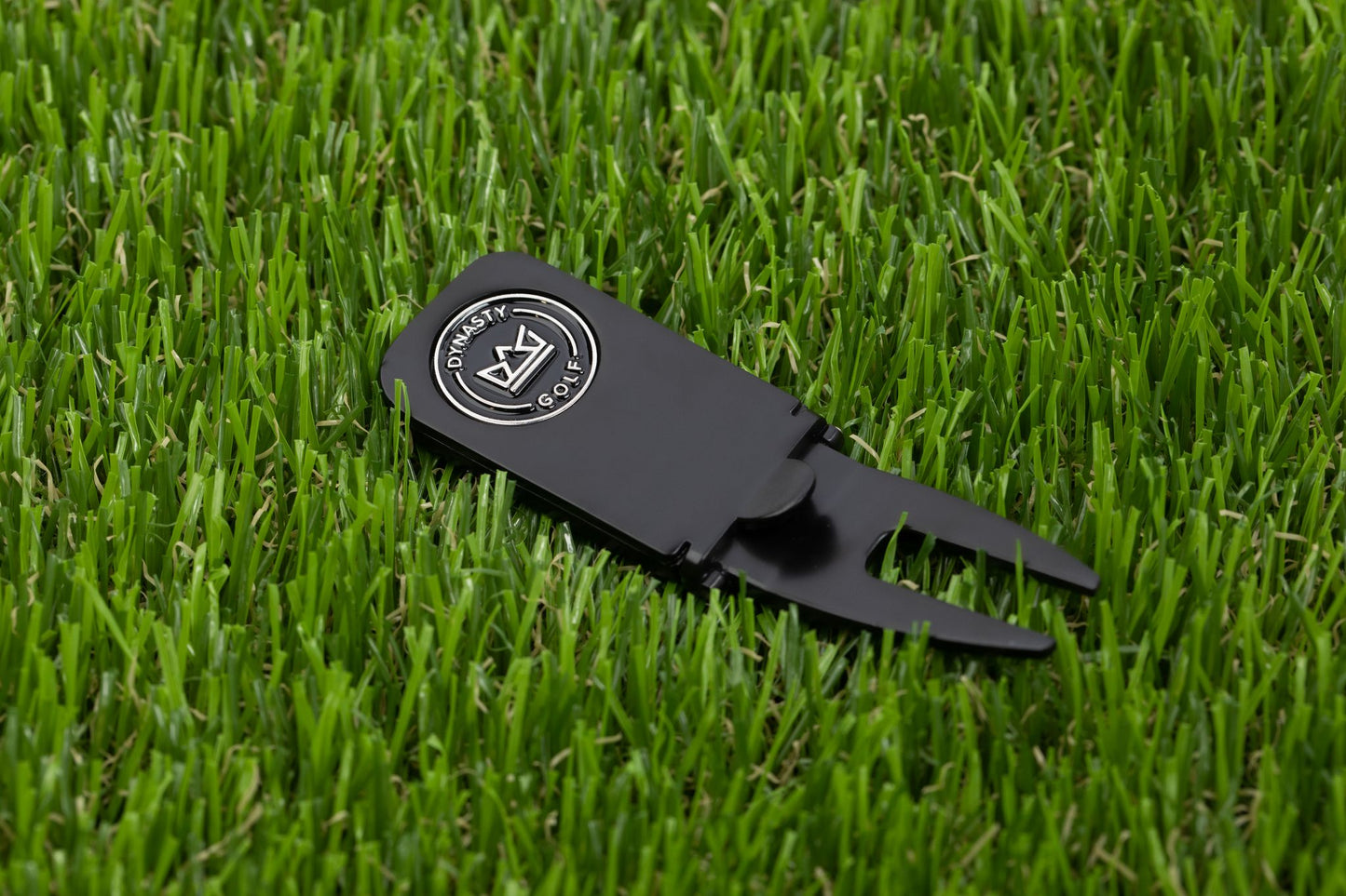 Magnetic Cigar Holder - 6 in 1 Divot Tool